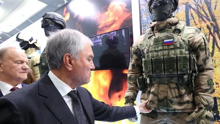 Вячеслав Володин: обувь и одежда для наших солдат и офицеров должны быть на 100 % отечественными