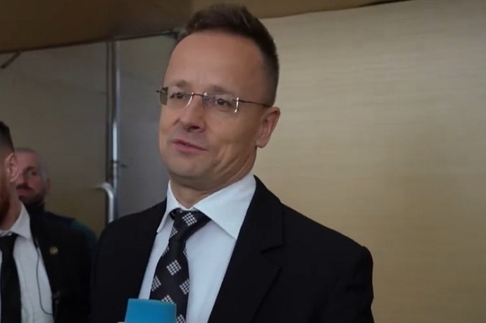 Сийярто на русском ответил на оскорбления: «Венгрия не наркоман, а страна, защищающая свой суверенитет»