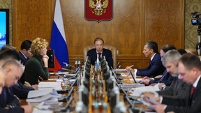Денис Мантуров провёл заседание Правительственной комиссии по промышленности