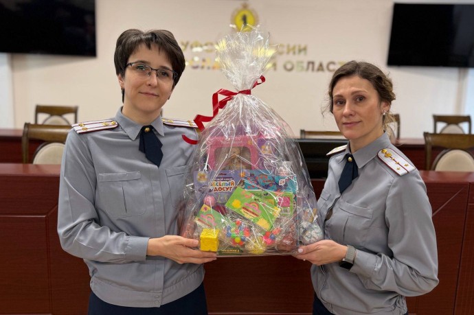 Сотрудники УФСИН по Ярославской области передали вещи для людей, оказавшихся в сложной ситуации