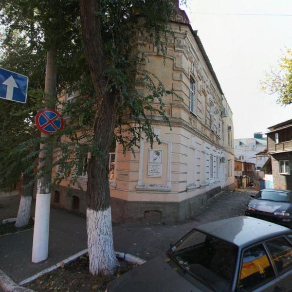 В Астрахани продают подвал в доме с историей, где жил знаменитый поэт