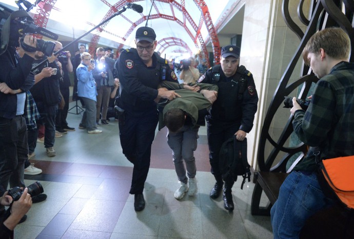 Девять минут для задержания. Именно столько времени требуется сотрудникам полиции московского метрополитена