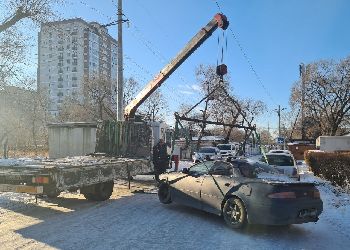 Благовещенец лишился своей Toyota Corolla из-за долгов за коммуналку