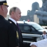 Путин получил в подарок макет фрегата "Адмирал Григорович"