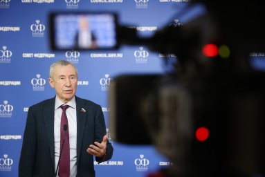 Сенатор Климов посоветовал россиянам быть бдительными на выборах