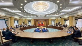 Алексей Оверчук провёл заседание Межправительственной Российско-Киргизской комиссии по торгово-экономическому, научно-техническому и гуманитарному сотрудничеству