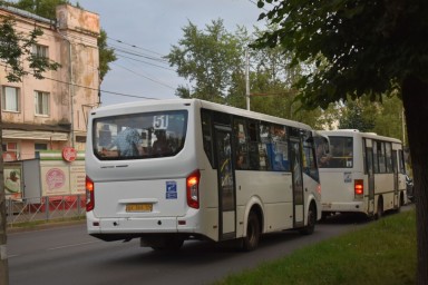 Костромские дети катались снаружи автобусов, чтобы не платить за проезд