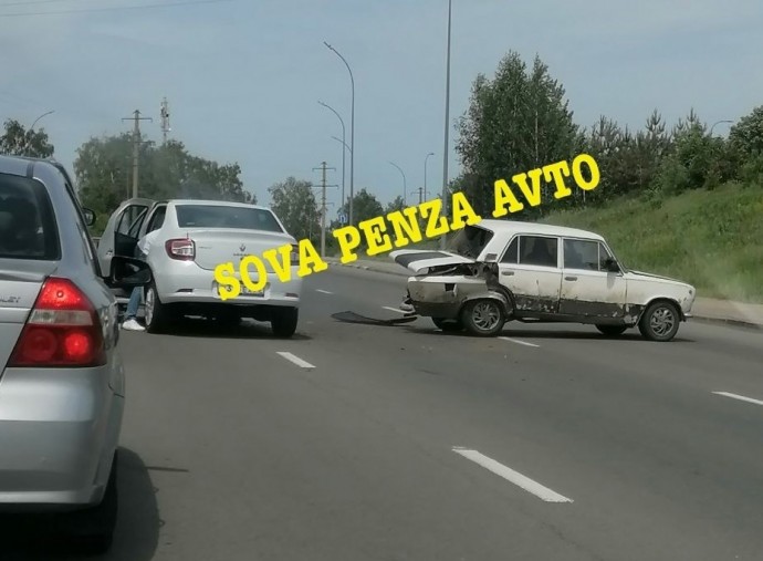 Очевидцы сообщают о жесткой аварии на улице Островной в Пензе