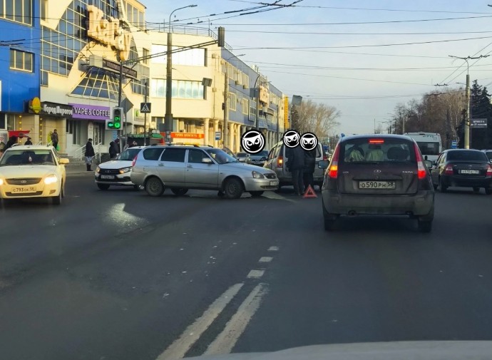 В Пензе из-за ДТП парализовало улицу Гагарина