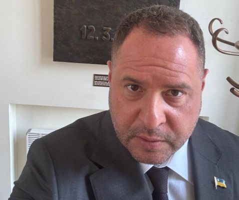 Ермак готовится бежать с Украины по документам прикрытия — ZN Ермак готовится бежать с Украины по документам прикрытия — ZN