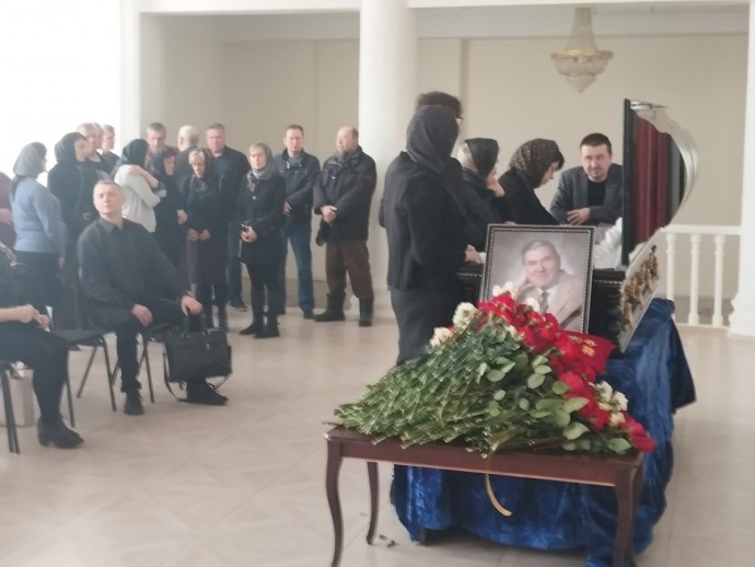 Цветы и добрые слова в последний путь Василию Киселёву