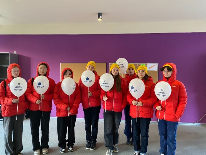 Воспитанники федеральных детских центров отмечают День матери Воспитанники федеральных детских центров отмечают День матери