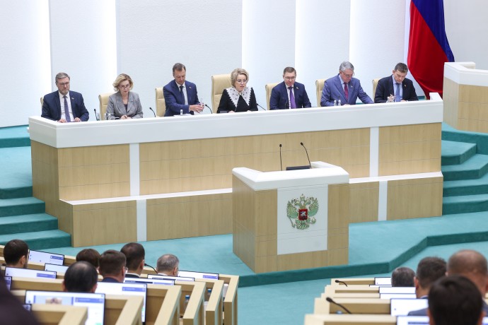 Матвиенко пообещала наращивать помощь участникам СВО и их семьям