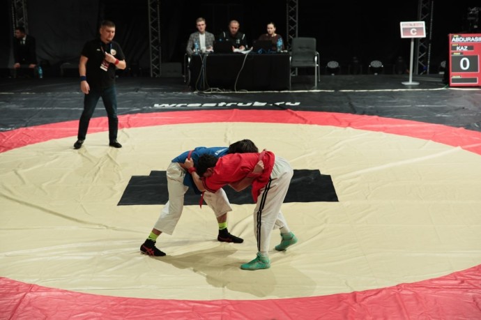 В Уфе стартовал Кубок мира по борьбе на поясах В Уфе стартовал Кубок мира по борьбе на поясах