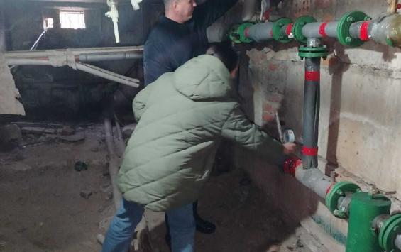 В Курске разбираются с холодными батареями в доме на Станционной, 16: УК провела замеры, к настройке подключили «РИР Энерго» В Курске разбираются с холодными батареями в доме на Станционной, 16: УК провела замеры, к настройке подключили «РИР Энерго»