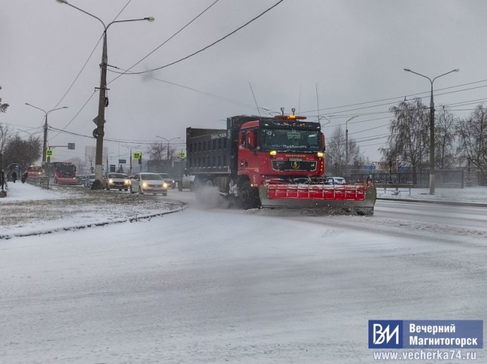 Стало известно, сколько техники вышло чистить снег в Магнитогорске