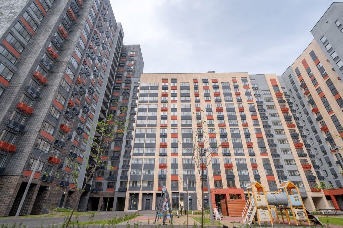Около 460 москвичей заключили договоры по программе реновации на квартиры в доме на Базовской улице