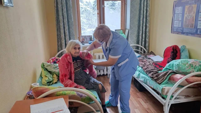 Новгородские социальные службы поздравляют подопечных с новогодними праздниками