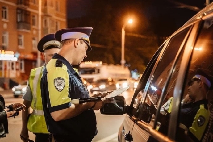 Ученика автошколы в Тверской области заставили работать и лишили машины