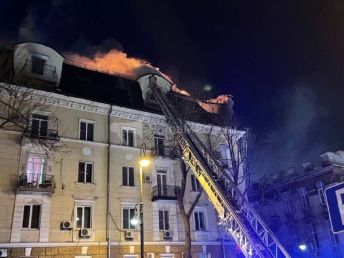 Во Владивостоке горит многоквартирный дом — на месте пожарные Во Владивостоке горит многоквартирный дом — на месте пожарные