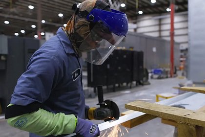 Владелец компании продал ее и подарил каждому из сотрудников по 35 миллионов рублей