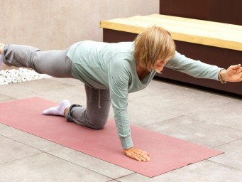 Активные движения стоя повышают выносливость спины — тренер Брэдди