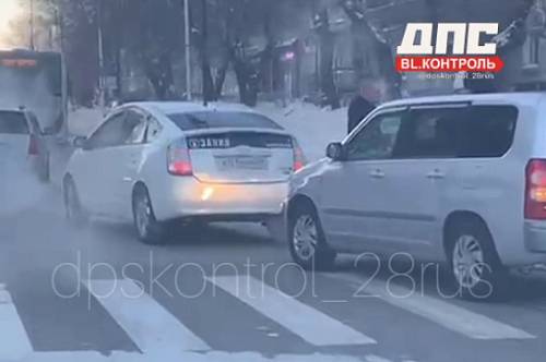 В Благовещенске 18-летняя девушка оказалась под колесами автомобиля