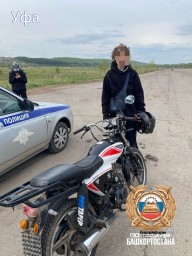 Под Уфой мальчик управлял мопедом без прав