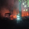 В Астрахани 24 пожарных несколько часов тушили заброшку и горящий камыш