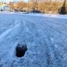 Ледозаливочная машина нашла на слободском стадионе «Труд» дыры...