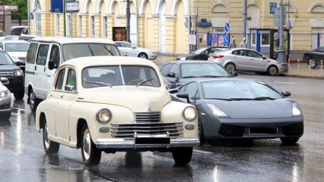 МВД РФ опровергло информацию о готовящемся ограничении на эксплуатацию автомобилей старше 30 лет