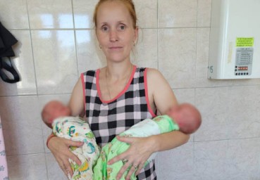 В забайкальской семье из-за двойни стало 6 мальчиков, а в другой – 6 девочек