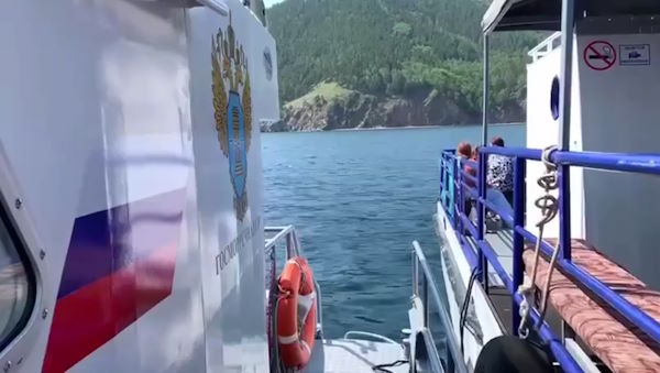 На Байкале за выходные поймали восемь нелегальных перевозчиков на катерах