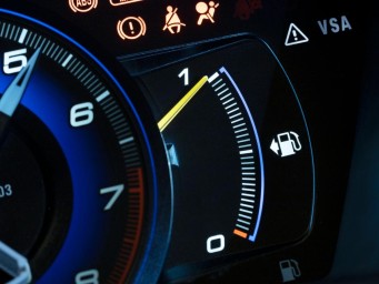 Зима добавит расход, но спасёт одна вещь: как утренняя процедура снижает траты на топливо