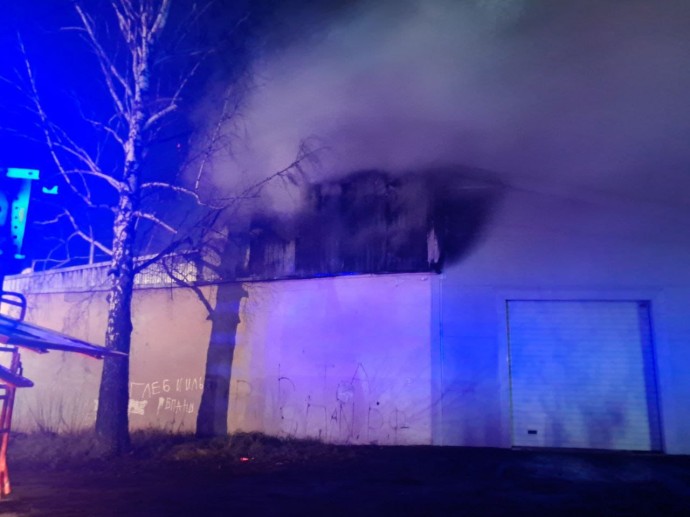 Пензенские спасатели помогли потушить крупный пожар в Богословке