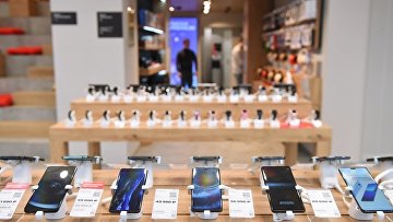 Продажу гаджетов без российского магазина приложений запретят с 1 сентября