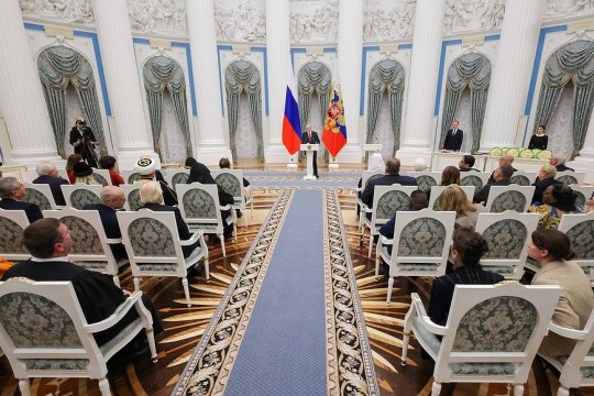 Владимир Путин вручил госнаграды и премии президента за вклад в укрепление российской нации Владимир Путин вручил госнаграды и премии президента за вклад в укрепление российской нации
