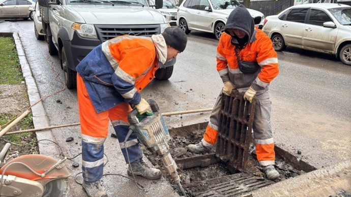 В Кирове демонтируют асфальт и ливневку