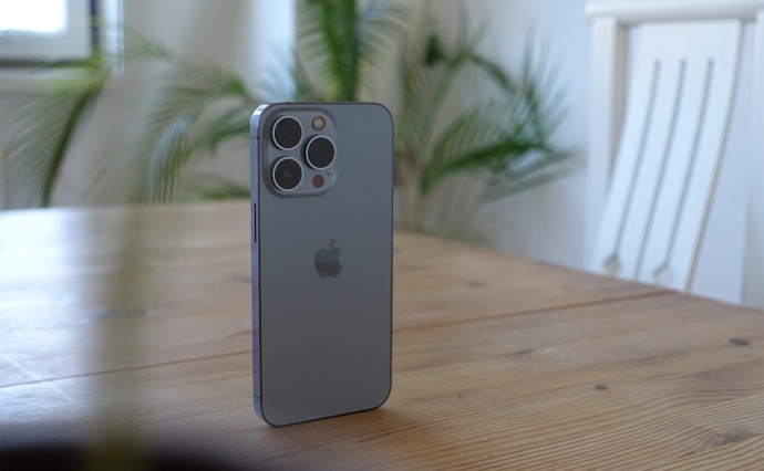 iPhone в России теперь с "недостатком": покупателям предлагают подписку на отказ от претензий