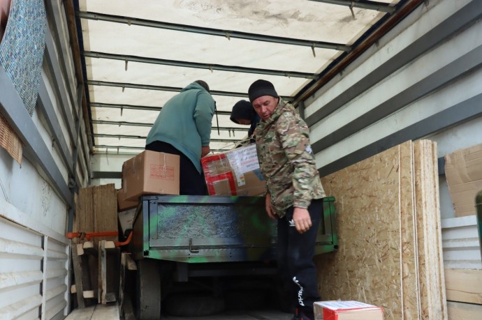 В районе Башкирии волонтёры загрузили фуру имуществом для нужд СВО В районе Башкирии волонтёры загрузили фуру имуществом для нужд СВО