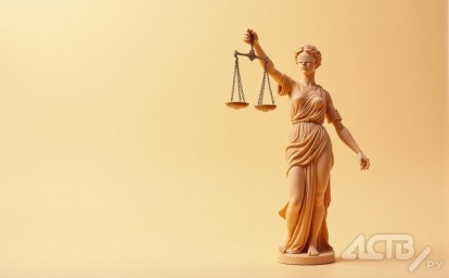 Сахалинку будут судить за кражу техники у подруг