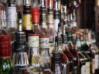 Росалкогольтабакконтроль: продажи водки и коньяка упали, ликёры показывают рост