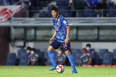 Экс-защитник «Арсенала» Томиясу продолжит карьеру в «Аяксе»