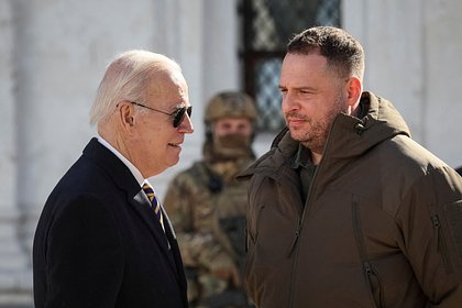 В США раскрыли отношение администраций Трампа и Байдена к Ермаку