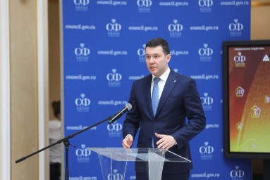 Алиханов: литература и мультфильмы должны снабжать идеями производителей игрушек