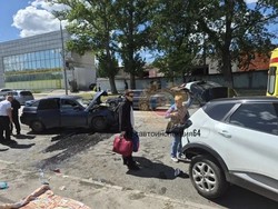 Водитель "двенадцатой" попал в больницу после "встречи" с иномаркой