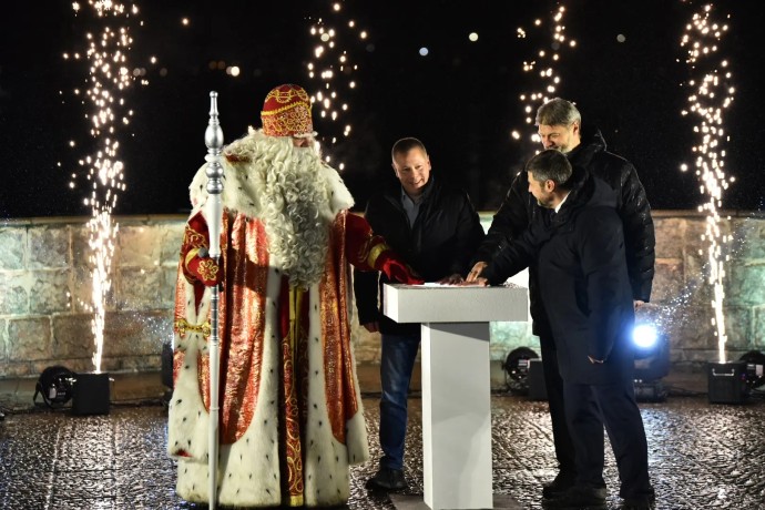 Световое шоу на мосту через Волгу завершило праздничные мероприятия в Рыбинске