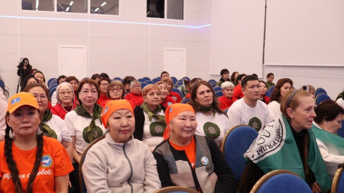 В Якутии в День волонтера отметили лучших добровольцев В Якутии в День волонтера отметили лучших добровольцев