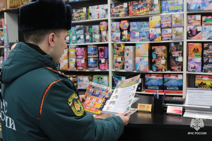 Перед Новым годом в Туле проверяют продавцов фейерверков Перед Новым годом в Туле проверяют продавцов фейерверков