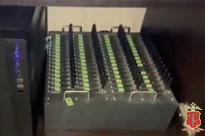 Россиянин организовал в своей квартире точку мобильной связи Россиянин организовал в своей квартире точку мобильной связи